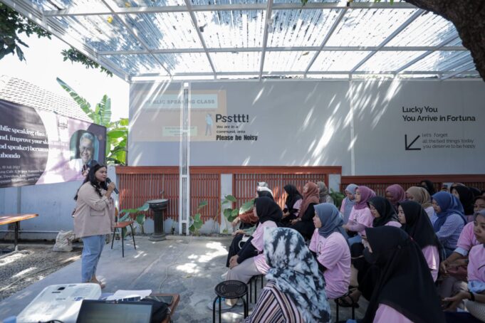 Srikandi Ganjar Latih Public Speaking Perempuan Muda Situbondo