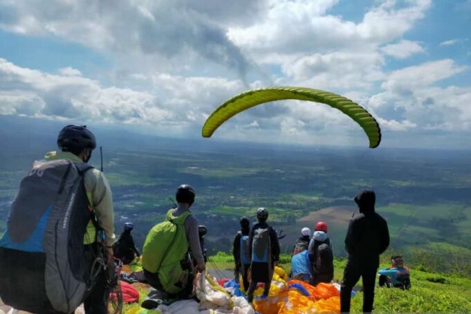 "Promosi Sport Tourism: Gelar Liga Paralayang Jawa Timur Seri 2 di Gunung Menyan, Banyuwangi"