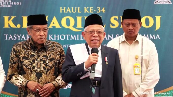 Wakil Presiden Ma'ruf Amin (tengah) saat menghadiri Haul K.H. Aqil Siroj ke-34.