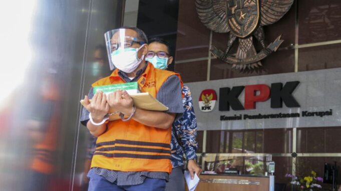 Mantan kepala Proyek dan kepala Bagian Pengendalian Divisi III/Sipil/II PT. Waskita Karya Tbk Fakih Usman