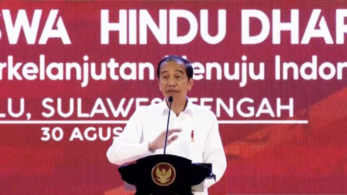 Presiden RI Joko Widodo saat menyampaikan pidato dalam pembukaan Mahasabha XIII KMHDI di Universitas Tadulako, Palu, Sulawesi Tengah, diikuti dalam jaringan (daring) Sekretariat Presiden di Jakarta, Rabu (30/8/2023).