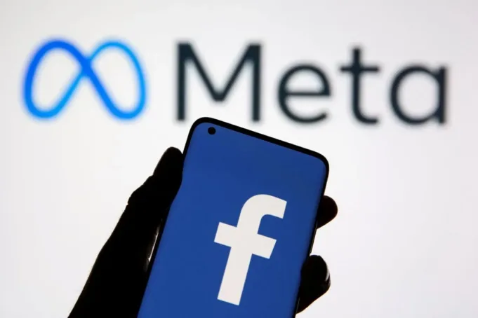 ARSIP - FILE PHOTO: A smartphone with Facebook's logo is seen in front of displayed Facebook's new rebrand logo Meta in this illustration taken October 28, 2021. REUTERS/Dado Ruvic/Illustration/ (REUTERS/DADO RUVIC)