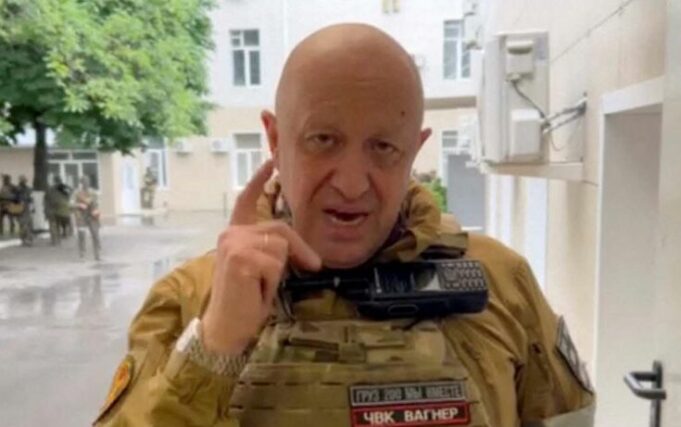 2023-06-24T072902Z_1464941178_RC2JP1AMD4KW_RTRMADP_3_UKRAINE-CRISIS-RUSSIA-PRIGOZHIN-ROSTOV