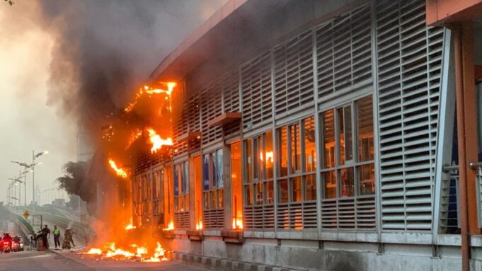 Kebakaran Halte TransJakarta Tendean