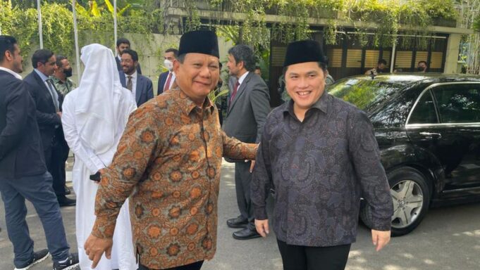 Prabowo Subianto (Kiri) bersama Erick Thohir (Kanan)