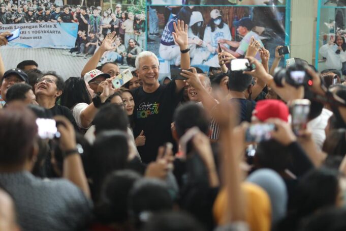 Ganjar Reuni SMA Bosa Jogja, Ketemu Teman Sekelas dan Guru Favoritnya