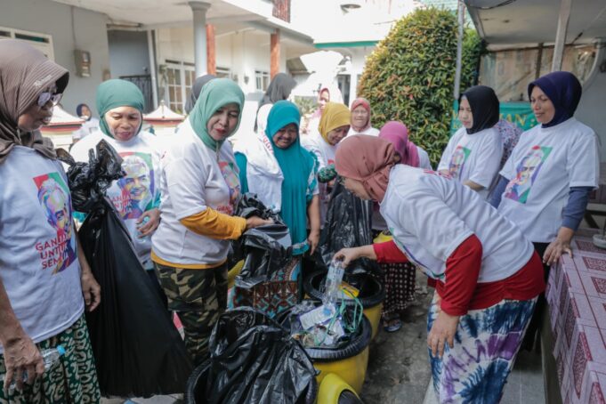 Jaga Kebersihan, Ganjar Creasi Ajak Warga Malang Bersih-Bersih Lingkungan