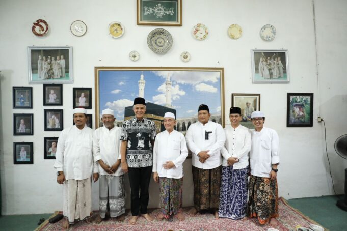 Pengasuh Ponpes Kauman Puji Ganjar: Dua Periode Jateng Aman dan Tidak Ada Gejolak