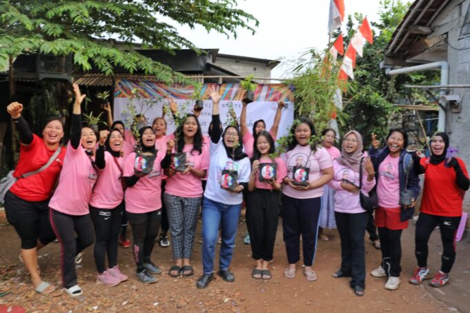 Srikandi Ganjar Bagikan Bibit Tanaman Buah-Buahan di Tangerang Selatan