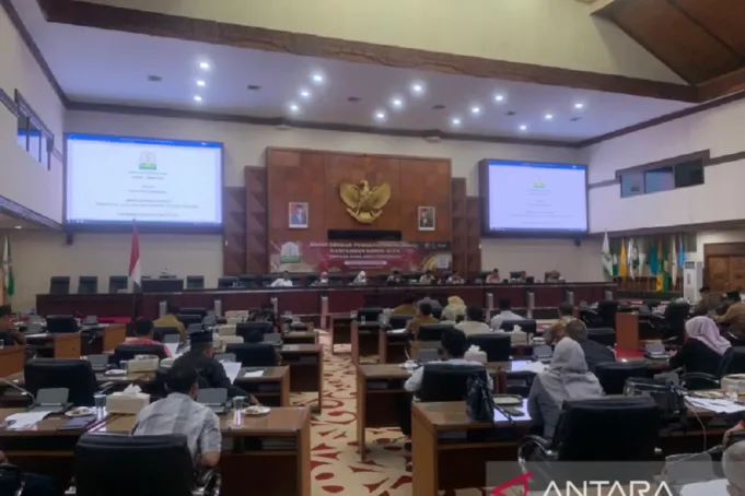 Rapat dengar pendapat umum (RDPU) DPR Aceh terkait rancangan qanun tentang dana pendidikan Aceh, di Banda Aceh, Senin (7/8/2023). ANTARA/Rahmat Fajri