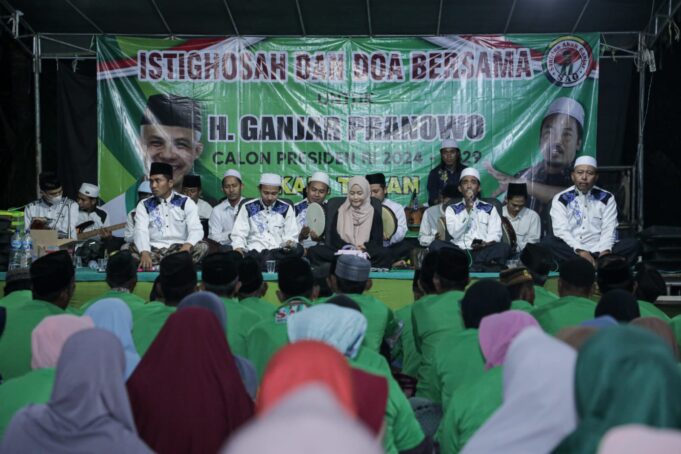 Ribuan Santrine Ganjar Meriahkan Istigasah dan Doa Bersama untuk Bangsa di Tuban