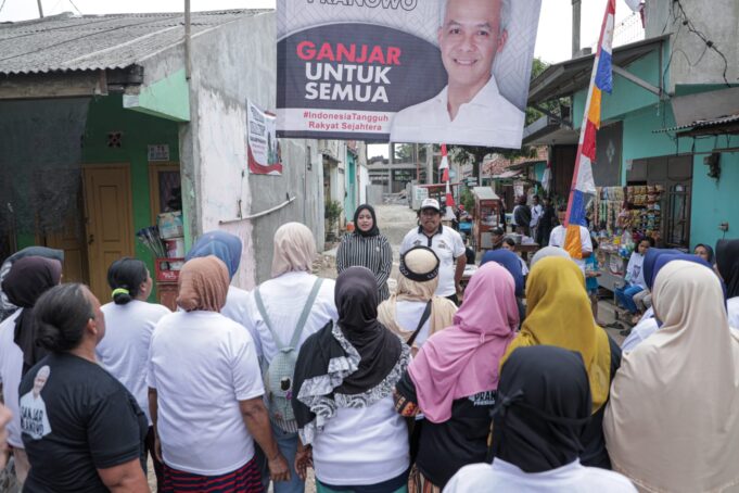 Tebar Kebaikan di Jumat Berkah, Gardu Ganjar Borong Dagangan UMKM dan Sajikan Jajanan Gratis