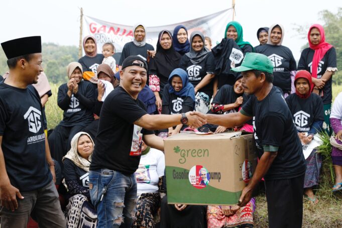 Gardu Ganjar Beri Bantuan Mesin Pompa Air kepada Petani di Kabupaten Lebak