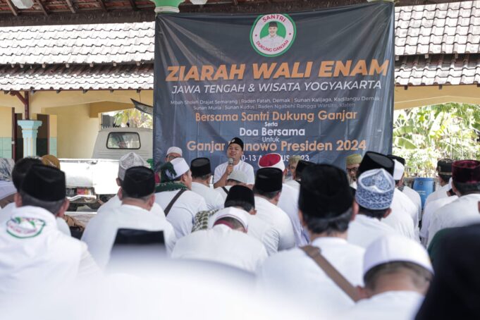 Santri Ganjar Laksanakan Ziarah Wali Enam untuk Menghormati Jasa-Jasa Tokoh Bangsa