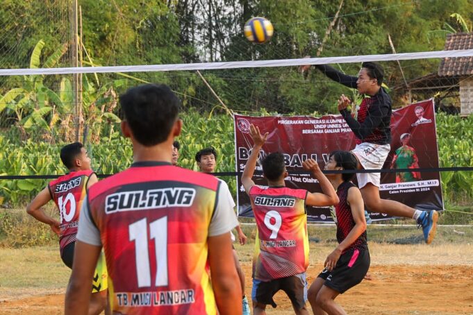 Pena Mas Ganjar Gelar Pertandingan Bola Voli Antar Anak Muda di Jawa Tengah