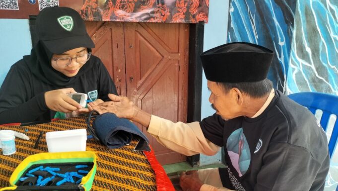 Kowarteg Ganjar Gelar Pengecekan Kesehatan Gratis Bareng Ibu-Ibu dan Lansia di Tasikmalaya