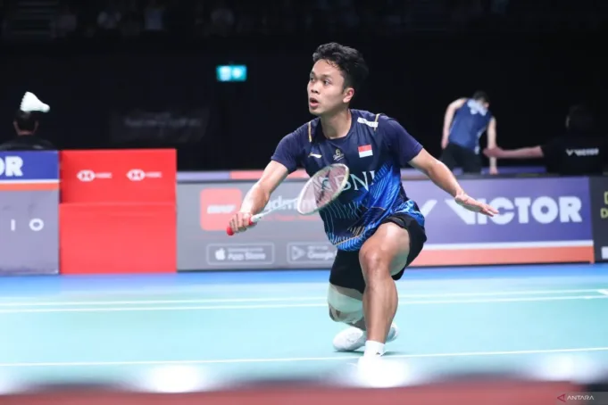 Atlet bulu tangkis tunggal putra Indonesia Anthony Sinisuka Ginting berlaga di babak perempat final Australian Open 2023, Jumat (4/8/2023). (ANTARA/HO/PBSI)