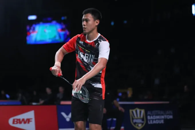 Tunggal putra Indonesia Shesar Hiren Rhustavito terhenti pada babak kedua Australian Open 2023 setelah dikalahkan Weng Hong Yang (China) dalam pertandingan tiga gim 21-16, 10-21, 9-21 di Sydney, Kamis. (ANTARA/HO-PP PBSI)
