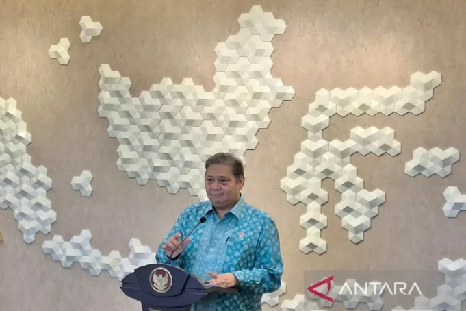 Menteri Koordinator (Menko) Bidang Perekonomian Airlangga Hartarto menyampaikan bahwa sebagai langkah mitigasi dampak dari El Nino, pemerintah telah menargetkan persediaan Cadangan Beras Pemerintah (CBP) di atas 2,2 juta ton hingga akhir 2023, Jakarta, Senin (7/8/2023) ANTARA/Bayu Saputra/aa.