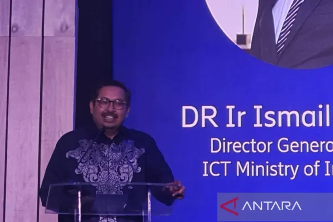 Direktur Jenderal Sumber Daya dan Perangkat Pos dan Informatika (Dirjen SDPPI) Kemenkominfo Ismail saat menjadi pembicara kunci untuk acara bertajuk "Imagine Live - Unlock the Future of 5G" di Jakarta, Selasa (8/8/2023). (ANTARA/Livia Kristianti)