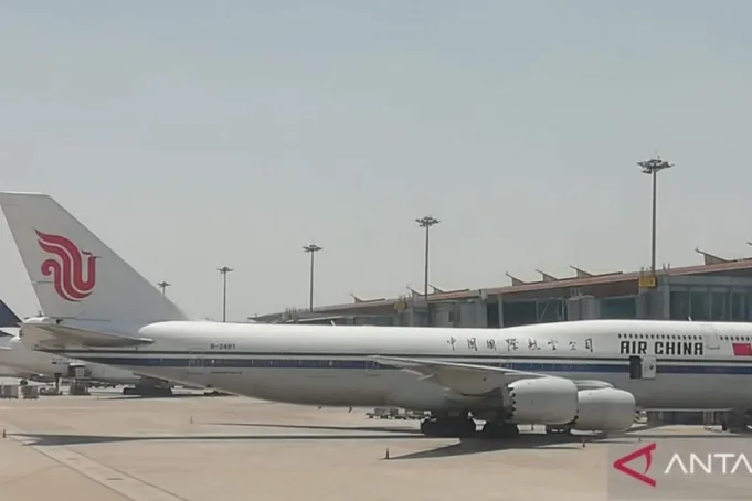 airci.jpg Pesawat berbadan lebar milik maskapai Air China berada di apron Bandar Udara Internasional Ibu Kota Beijing (BCIA). (ANTARA/M. Irfan Ilmie)