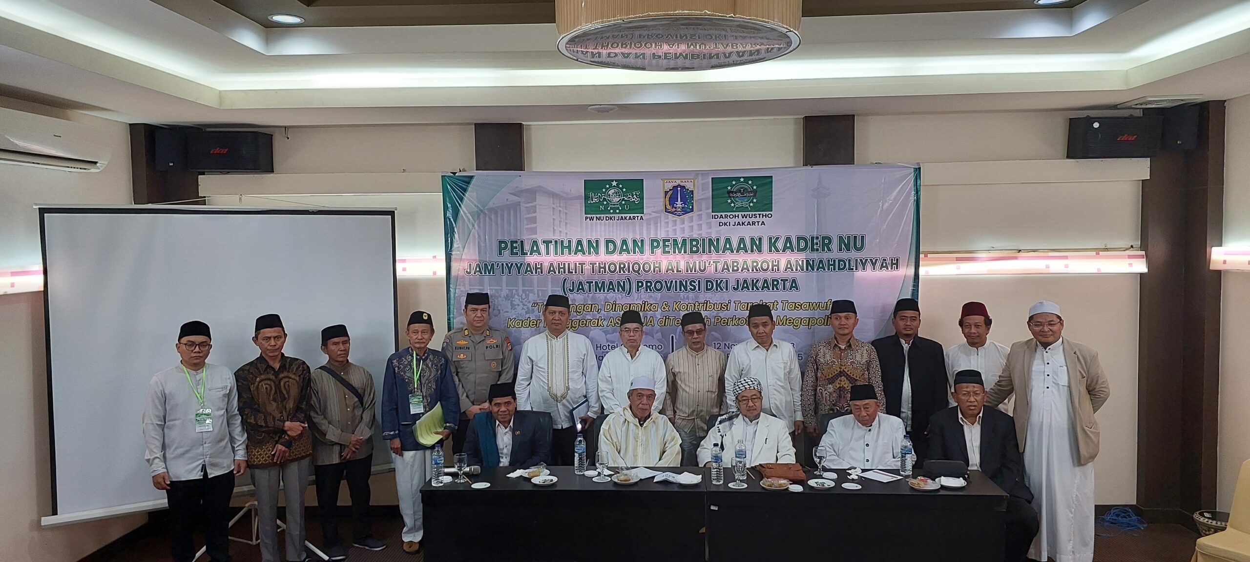 Jam'iyyah Ahlith Thariqah al-Mu'tabarah an-Nahdliyyah (JATMAN) Provinsi DKI Jakarta menyelenggarakan Seminar Tasawuf dengan tema "Tantangan, Dinamika & Kontribusi Tarekat Tasawuf Kader Penggerak ASWAJA di Tengah Perkotaan Megapolitan". Kegiatan yang berlangsung di Hotel Sofyan Tebet, Jakarta Selatan pada Ahad (12/11/2023) merupakan bagian dari rangkaian acara Musyawarah Wilayah JATMAN Idharoh Wustho DKI Jakarta. Adapun menjadi pembicara dalam Seminar Tasawuf yakni Wakil Katib PWNU DKI Jakarta, Dr. KH. Taufiq Ali Damas; Cendikiawan Muda Muslim, Kepala BPIP Tahun 2018, Yudi Latif, Ph.D; Sekretaris Awal JATMAN Idaroh Aliyah, Dr. KH. Ali M Abdillah, MA.