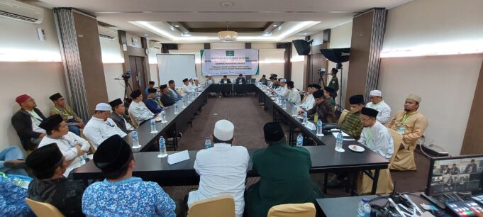 Jam'iyyah Ahlith Thariqah al-Mu'tabarah an-Nahdliyyah (JATMAN) Provinsi DKI Jakarta menyelenggarakan Seminar Tasawuf dengan tema "Tantangan, Dinamika & Kontribusi Tarekat Tasawuf Kader Penggerak ASWAJA di Tengah Perkotaan Megapolitan". Kegiatan yang berlangsung di Hotel Sofyan Tebet, Jakarta Selatan pada Ahad (12/11/2023) merupakan bagian dari rangkaian acara Musyawarah Wilayah JATMAN Idharoh Wustho DKI Jakarta. Adapun menjadi pembicara dalam Seminar Tasawuf yakni Wakil Katib PWNU DKI Jakarta, Dr. KH. Taufiq Ali Damas; Cendikiawan Muda Muslim, Kepala BPIP Tahun 2018, Yudi Latif, Ph.D; Sekretaris Awal JATMAN Idaroh Aliyah, Dr. KH. Ali M Abdillah, MA.