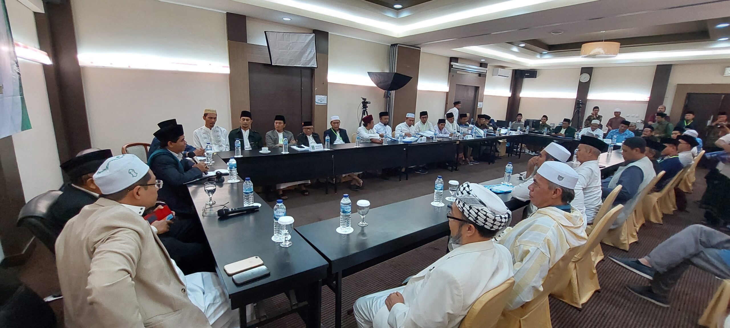 Jam'iyyah Ahlith Thariqah al-Mu'tabarah an-Nahdliyyah (JATMAN) Provinsi DKI Jakarta menyelenggarakan Seminar Tasawuf dengan tema "Tantangan, Dinamika & Kontribusi Tarekat Tasawuf Kader Penggerak ASWAJA di Tengah Perkotaan Megapolitan". Kegiatan yang berlangsung di Hotel Sofyan Tebet, Jakarta Selatan pada Ahad (12/11/2023) merupakan bagian dari rangkaian acara Musyawarah Wilayah JATMAN Idharoh Wustho DKI Jakarta. Adapun menjadi pembicara dalam Seminar Tasawuf yakni Wakil Katib PWNU DKI Jakarta, Dr. KH. Taufiq Ali Damas; Cendikiawan Muda Muslim, Kepala BPIP Tahun 2018, Yudi Latif, Ph.D; Sekretaris Awal JATMAN Idaroh Aliyah, Dr. KH. Ali M Abdillah, MA.