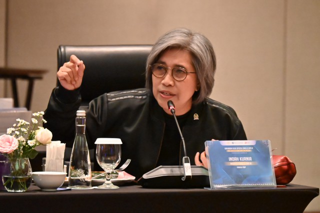 Anggota Komisi XI DPR RI Indah Kurniawati saat mengikuti pertemuan pada Kunjungan Kerja Spesifik Komisi XI DPR RI dengan perwakilan Bank Indonesia di Provinsi Banten