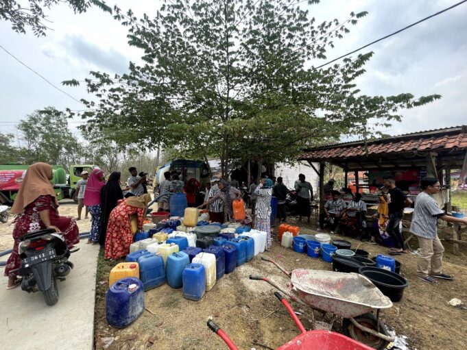 Ganjar Milenial Jawab Kesusahan Warga Sampang dengan Bawa Bantuan Air Bersih