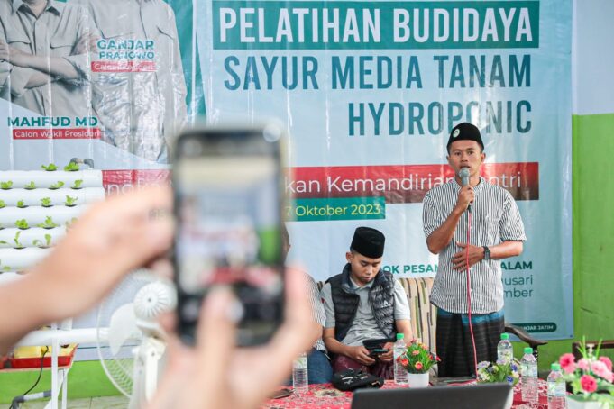 SDG menggelar kegiatan pelatihan budi daya sayur hidroponik yang mendapatkan apresiasi sekaligus antusiasme tinggi dari para santri.