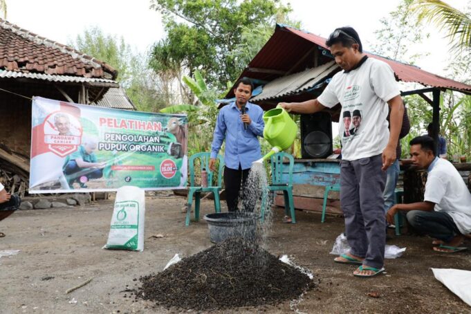 Pelatihan pengolahan pupuk organik yang digelar sukarelawan Pandawa Ganjar Nusa Tenggara Barat (NTB) mendapat dukungan dan apresiasi dari peternak dan petani dari 4 kecamatan di Kabupaten Lombok Tengah.