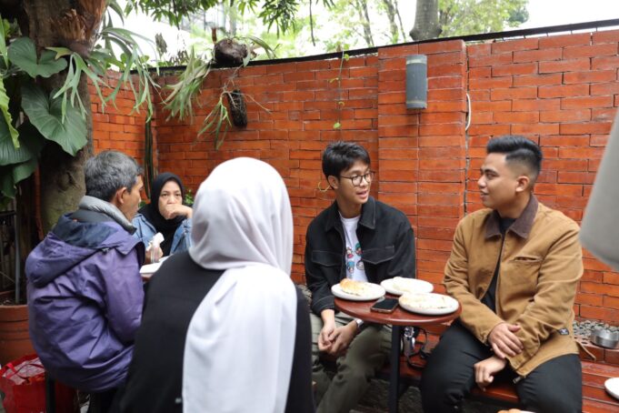 Alam Ganjar bersama Ketua Karang Taruna Kota Bandung, Andri Gunawan bicara soal bagaimana peran pemuda