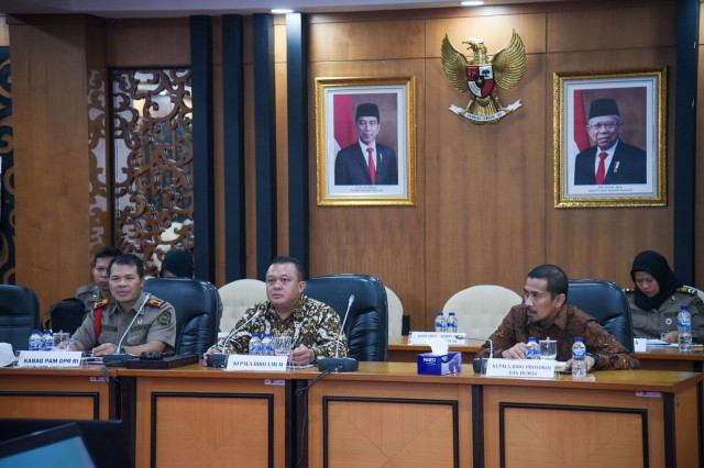 Kepala Biro Umum Setjen DPR RI Rudi Rochmansyah saat membuka acara Sosialisasi SOP Pengawalan Penerimaan Delegasi Unjuk Rasa