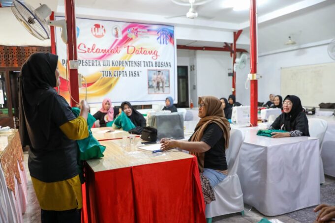 Kegiatan pelatihan menjahit yang digagas Sukarelawan Ganjar Milenial Center (GMC) Kalimantan Timur, mendapat respons baik dari masyarakat.