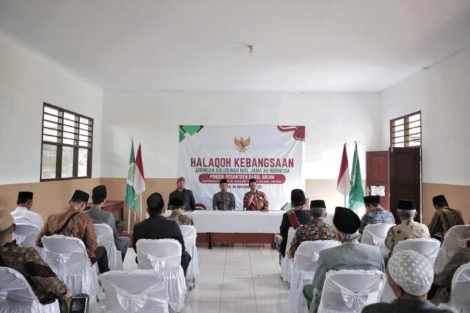 Diskusi para kiai menghasilkan kesepakatan untuk mendukung Capres-Cawapres Ganjar-Mahfud dalam Pilpres 2024 mendatang demi mewujudkan harapan para santri dan pengelolaan pesantren di Jawa Barat.