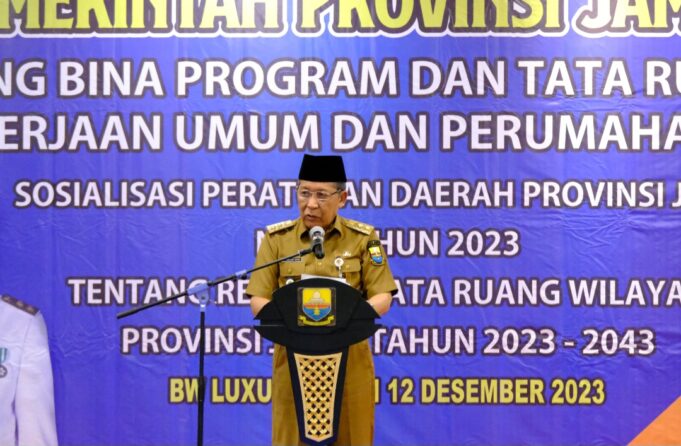 Wakil Gubernur Jambi, KH Abdullah Sani secara resmi membuka kegiatan Sosialisasi Peraturan Daerah Provinsi Jambi Nomor 7 Tahun 2023 tentang Rencana Tata Ruang Wilayah (RTRW) Provinsi Jambi 2023-2043