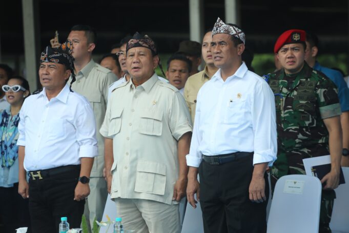 Menteri Pertanian, Amran Sulaiman (kanan) bersama Menteri Pertahanan, Prabowo Subianto (kiri). Foto: Humas Kementan
