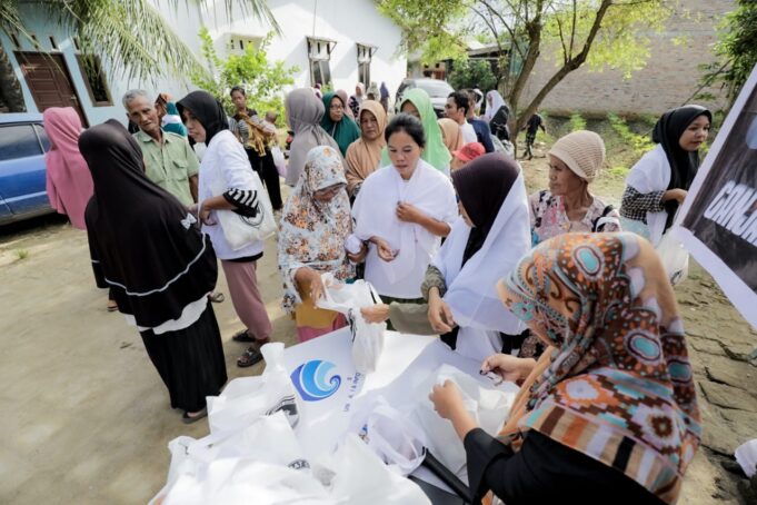 Ustadz Sahabat (Usbat) Ganjar Sumatera Utara menggelar acara "Berbagi Keberkahan dengan Tebus Murah Sembako" Ustadz Sahabat (Usbat) Ganjar Sumatera Utara menggelar acara "Berbagi Keberkahan dengan Tebus Murah Sembako"