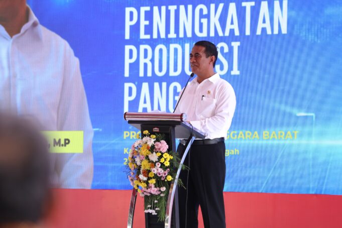 Menteri Pertanian (Mentan), Andi Amran Sulaiman saat memberikan arahan dan strategi percepatan tanam di Lombok Tengah, Nusa Tenggara Barat (NTB), Kamis (25/01/2024). Foto: Kementan
