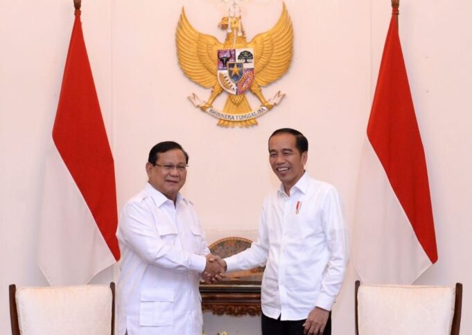 Prabowo Subianto (kiri) dan Presiden Joko Widodo (kanan). Foto: BPMI Setpres