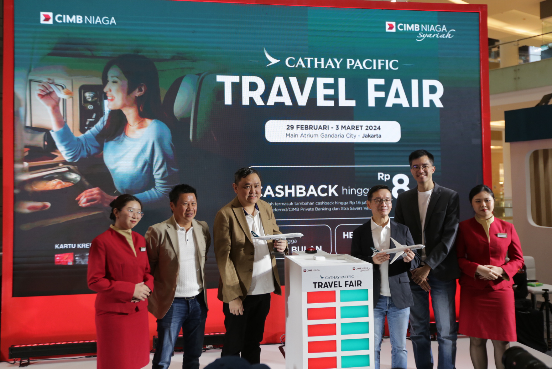 CIMB Niaga dan Cathay Pacific Gelar Cathay Pacific Travel Fair 2024