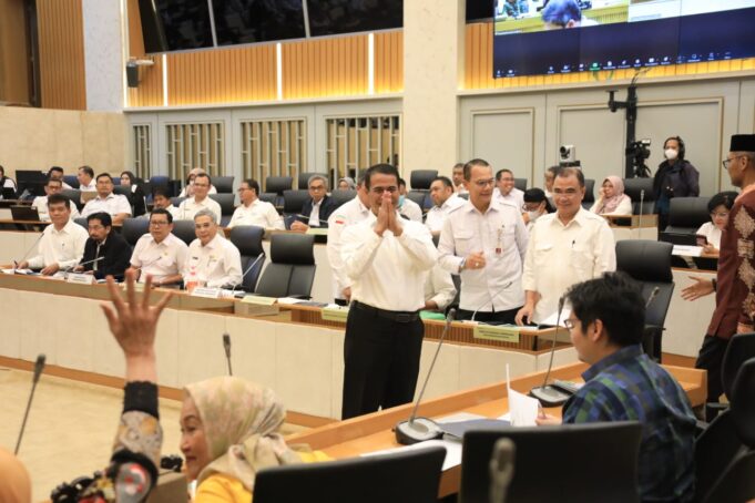 Menteri Pertanian (Mentan), Andi Amran Sulaiman usai menghadiri Rapat Kerja dengan Komisi IV DPR di Senayan, Jakarta.