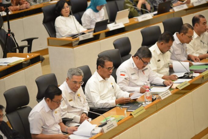 Menteri Pertanian (Mentan), Andi Amran Sulaiman saat melakukan rapat kerja bersama Komisi VI DPR RI di Senayan, Jakarta.
