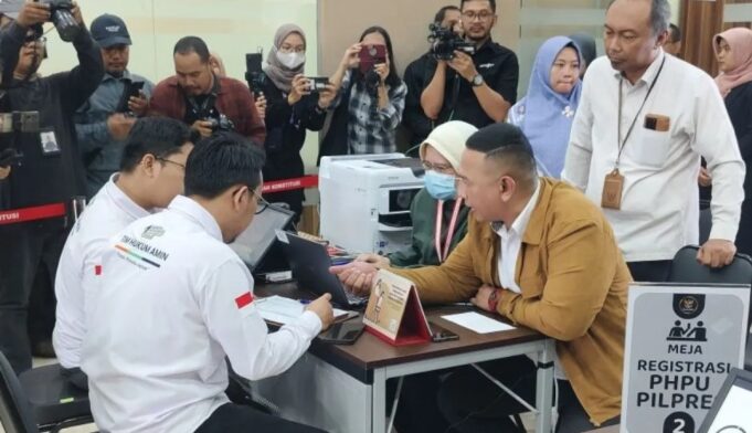 Tim Hukum AMIN Resmi Daftar Gugatan Pemilu Ke MK - Aktual.com