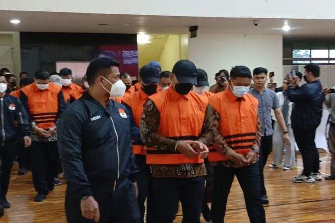 kpk-tahan-15-pegawai-tersangka-kasus-pungli-rutan-zsa