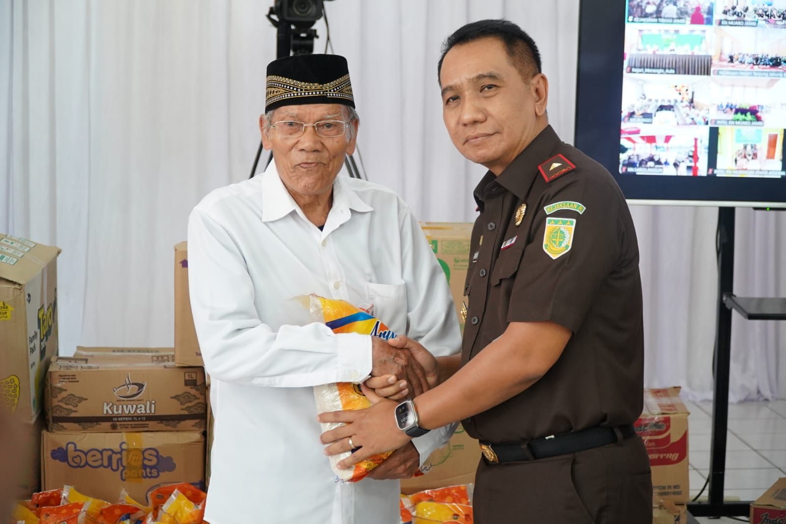 Wakil Kepala Kejaksaan Tinggi (Wakajati) Jambi Riono Budisantoso juga melakukan kegiatan Bakti Religi