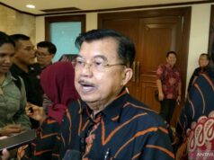 Jusuf Kalla Ajak Masjid Jadi Pusat Pemberdayaan dan Kemakmuran Masyarakat Wakil Presiden RI ke-10 dan ke-12 Jusuf Kalla ditemui usai acara pemberian penghargaan satyalancana kebaktian sosial pada masyarakat yang telah mendonorkan darah 100 kali di Jakarta, Senin (5/8/2024).