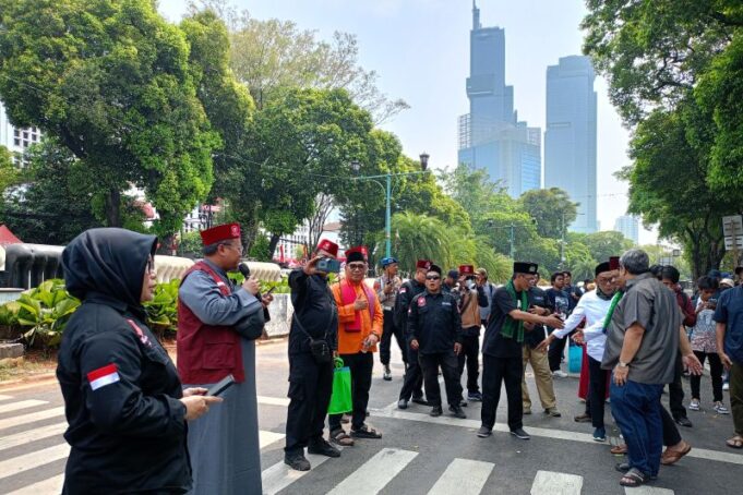 Massa yang tergabung dalam Poros Jakarta mulai berdatangan di depan Gedung Komisi Pemilihan Umum Republik Indonesia (KPU RI), Menteng, Jakarta Pusat, Jumat (23/8/2024).