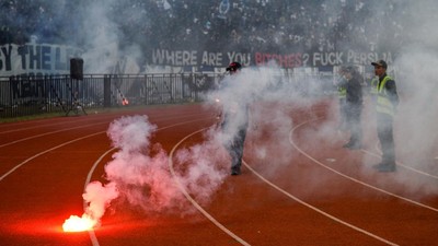 Situasi sebelum suporter Persib masuk ke area lapangan Stadion Si Jalak Harupat, Senin (23/9).